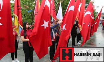 Gölcük’te 19 Mayıs Atatürk’ü Anma Gençlik ve Spor Bayramı’nın 104.’üncü yılı; düzenlenen tören ve programlarda coşku ile kutlandı