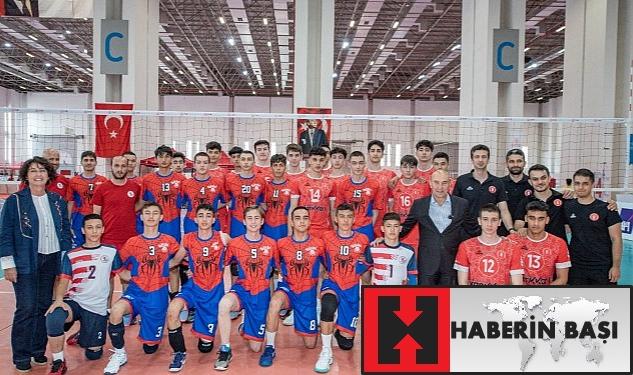 Voleybol Altyapılar Türkiye Şampiyonası İzmir’de sürüyor Başkan Soyer: Her yıl ev sahipliği yapabiliriz